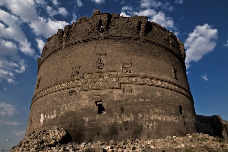 TARİHİ DİYARBAKIR SURLARI 